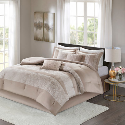 Luxurious Chenille Jacquard Comforter Set With 3D Textured Design, Hypoallergenic Pillows, And Elegant Embroidery For King/Cal King Beds