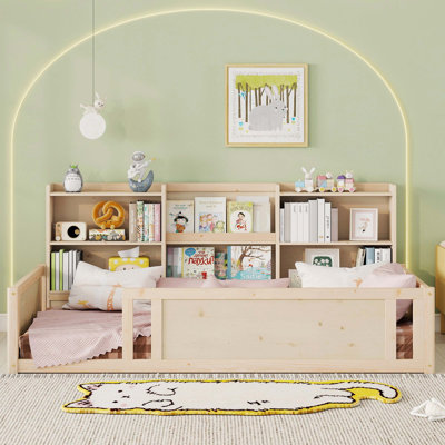 Lit simple pour enfant en bois avec barrière de sécurité et tablettes de rangement latérales, cadre de lit plateforme peu encombrant, naturel