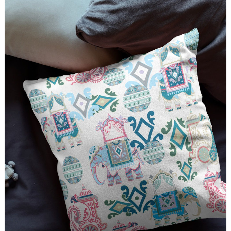 Coussin décoratif 26 po x 26 po Broadcloth Floral, Floral blanc / rose