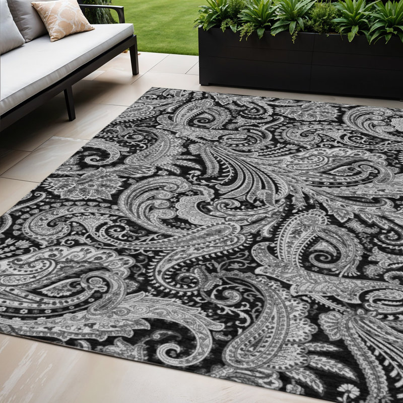 Tapis extérieur lavable à motif cachemire noir et gris 5 pi x 8 pi