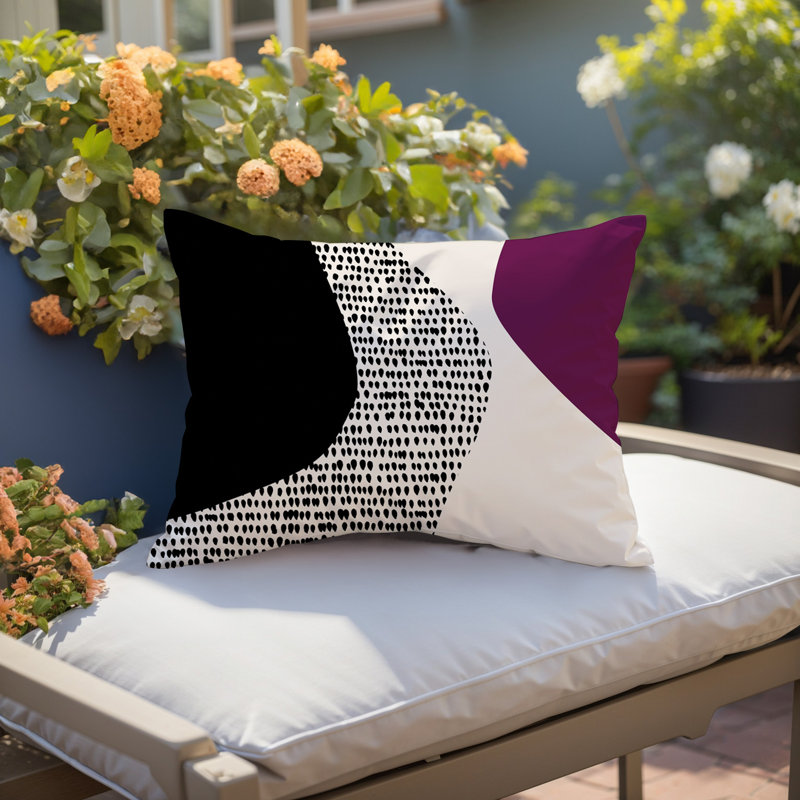 Coussin lombaire réversible intérieur / extérieur Vikka, H 14 po x l 20 po, Mauve / noir / blanc cassé