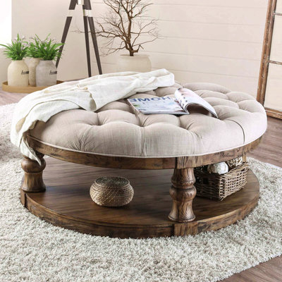 Table basse ronde en bois de style rustique avec finition gris antique, pieds tournés et tablette ouverte pour un rangement élégant