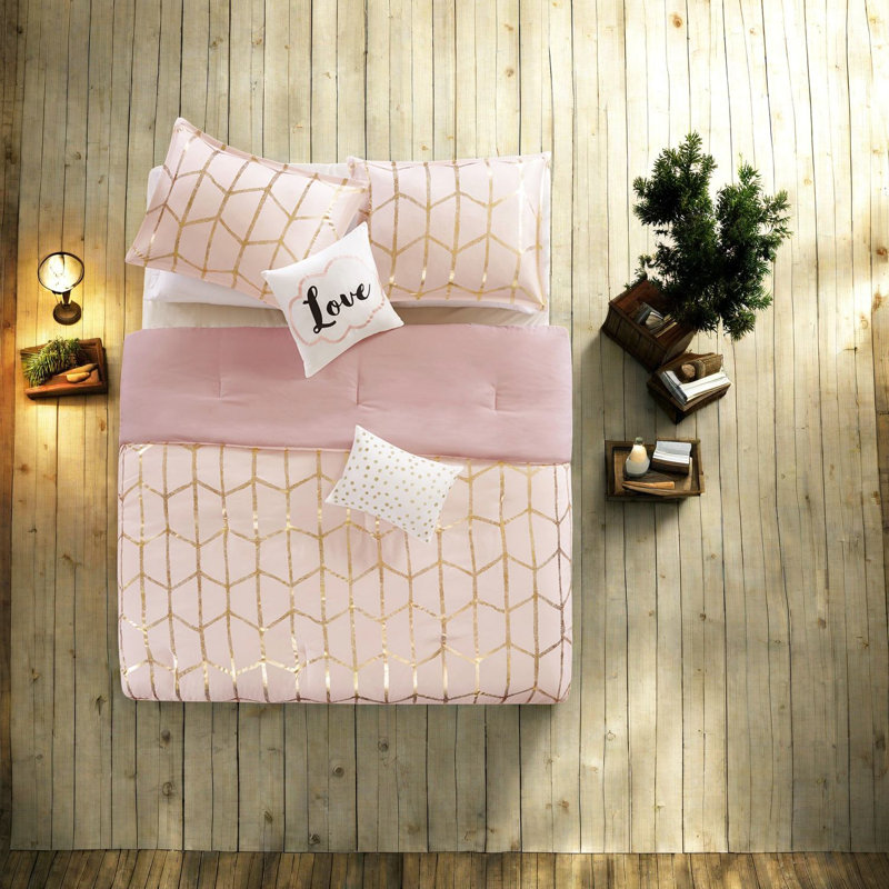 Contemporary Metallic Bedding Sets, Polyester Comforter, Modern Bedroom Style
