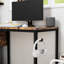 Bureau d'ordinateur brun avec prise de charge et étagères, alignement de tablette réversible, construction, lumières à DEL, ports, unités de complément de crochet pour casque d'écoute, installation, inclus
