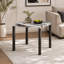 Table de salle à manger carrée haute (1 pièce) avec plateau en faux marbre élégant, pieds noirs épurés et contraste audacieux. Mobilier de salle à manger en bois, de style contemporain et moderne, blanc et marron.