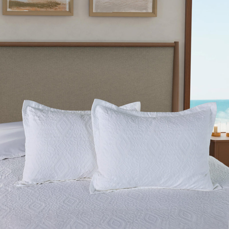 Southern Tide St. Simons King White Comforter Set, King Comforter + 2 King Shams