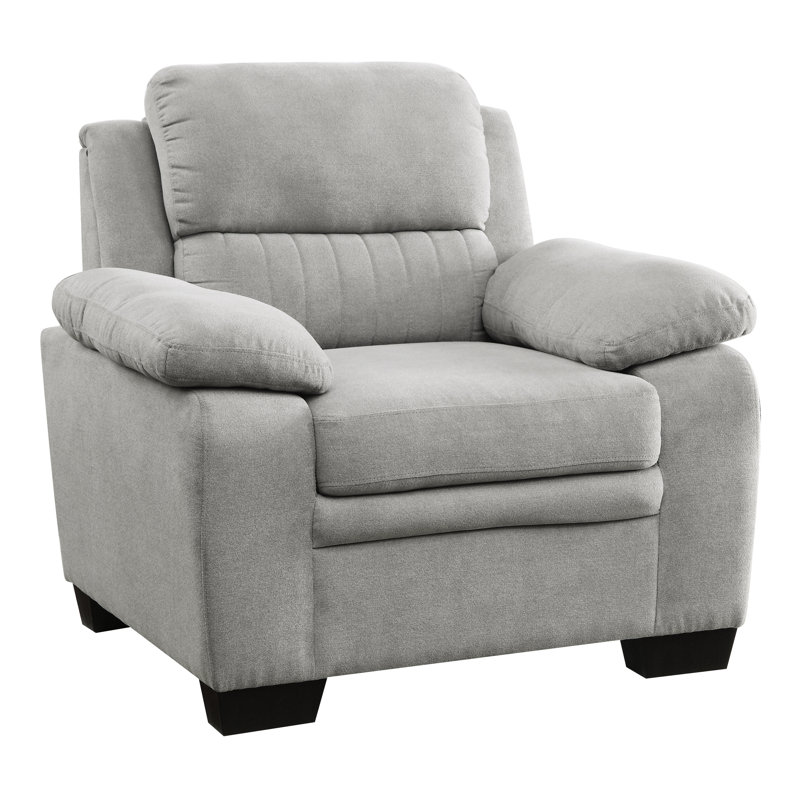 Chaise en tissu texturé gris, base en bois massif, salon moderne et espace