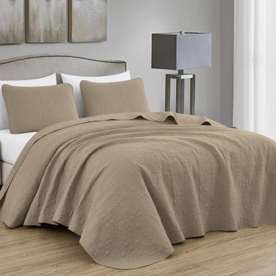 Luca 3-Piece Lightweight Microfiber Oversized Bedspread Set