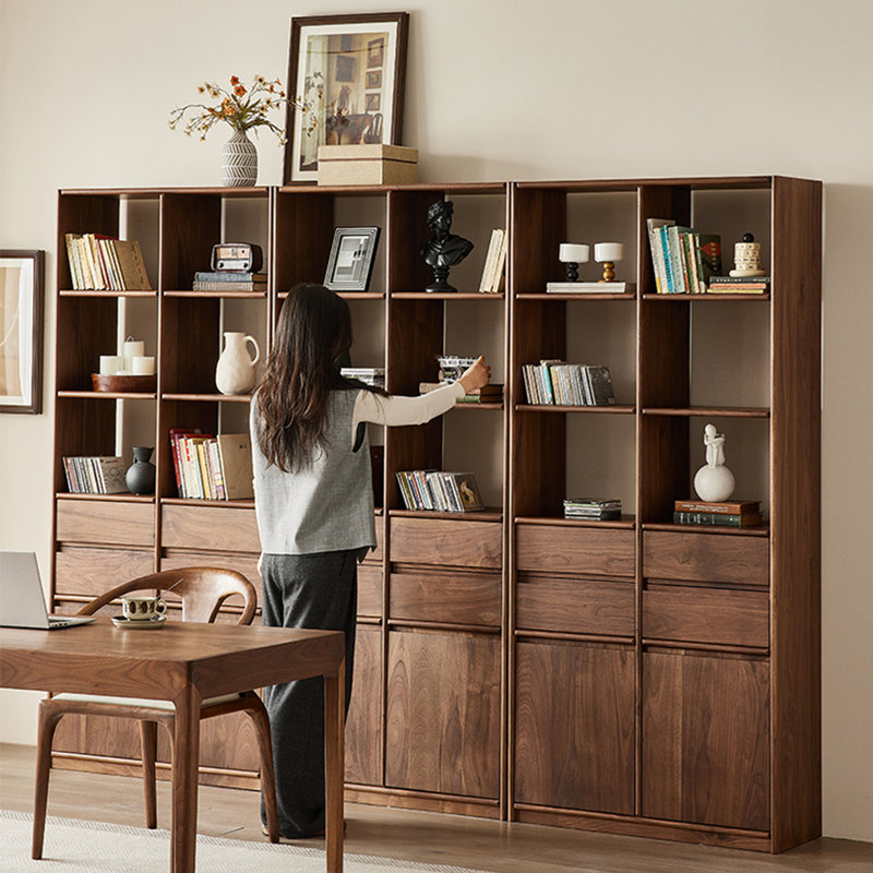 Bibliothèque en bois de noyer noir clair