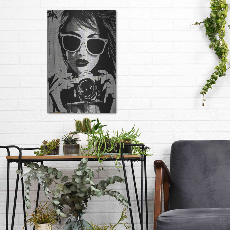 "Shoot" par Loui Jover, H 16 po x l 12 po