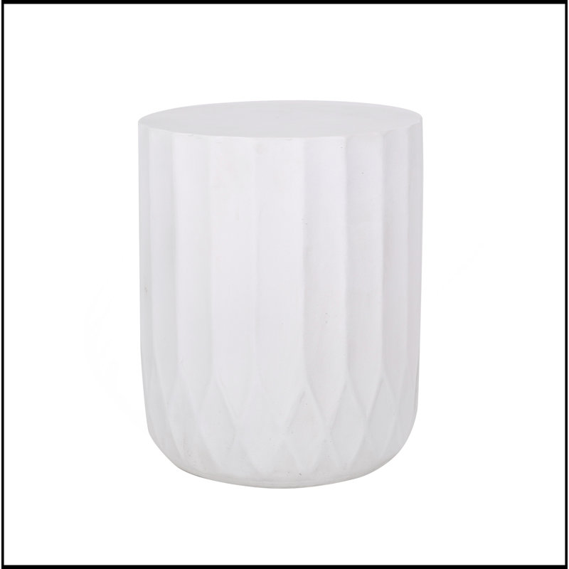 Table d'appoint de patio résistante aux intempéries avec du béton léger, parfaite pour la commodité extérieure et le style moderne.