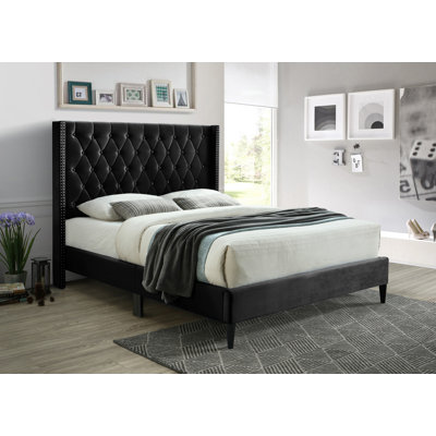 Grand lit plateforme tapissier en velours Michalla