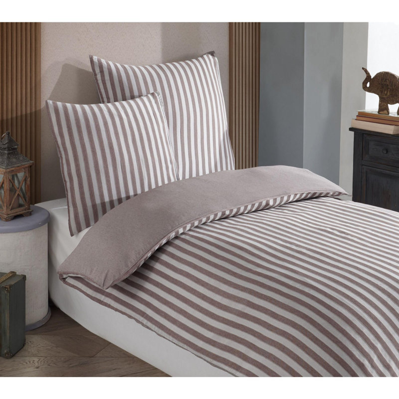 Quiltisse Striped Bedspread with Pillowcases Included, Brown, Single XL Bedspread + 1 Standard Pillowcase