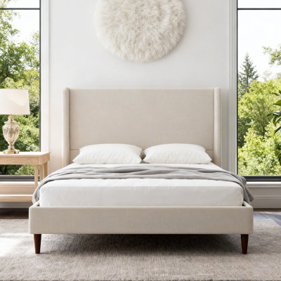 Structure de grand lit avec tête de lit haute rembourrée, lit plateforme en chenille beige, 12 lattes de bois, pieds en bois massif, grand lit moderne, capacité de 900 lb, facile à assembler