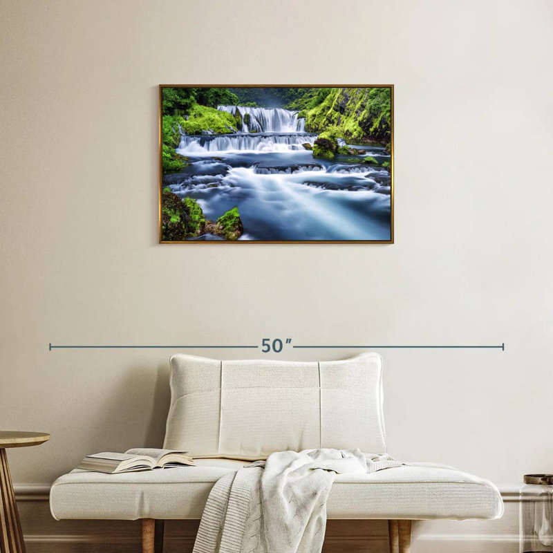 Belle cascade, Cadre flottant doré, 31 po x 21 po