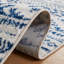 Tapis ivoire / bleu marine à motif géométrique Cobos-217664006
