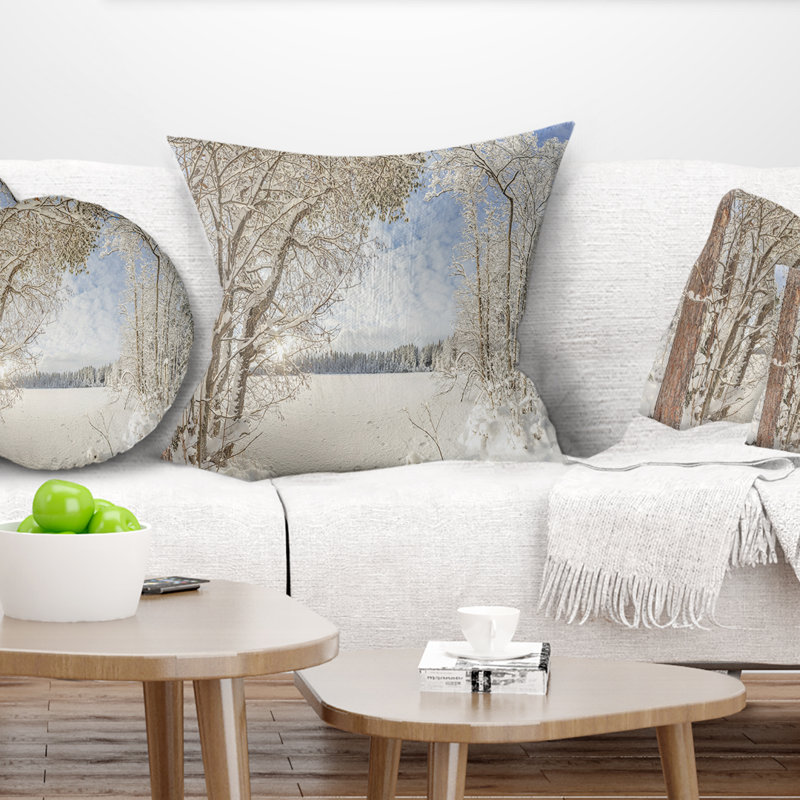 Coussin Printed Lake in Winter Woods, 16 po x 16 po, Coussin décoratif