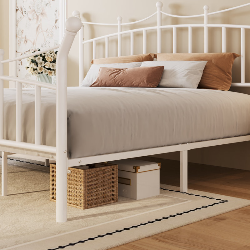 Lit plateforme en métal en forme de couronne de style rétro d'adolescentes de rêve, aucun sommier nécessaire, Très grand lit