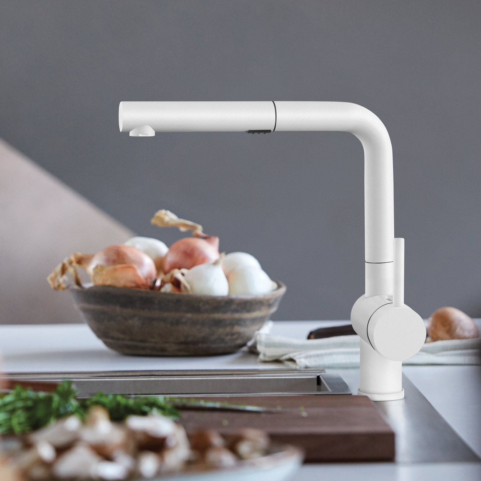 Linus Low Arc Pull-Out Kitchen Faucet, White