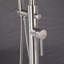 Robinet de baignoire autoportant 48,43 po à poignée simple moderne en acier inoxydable avec douche à main-134381401