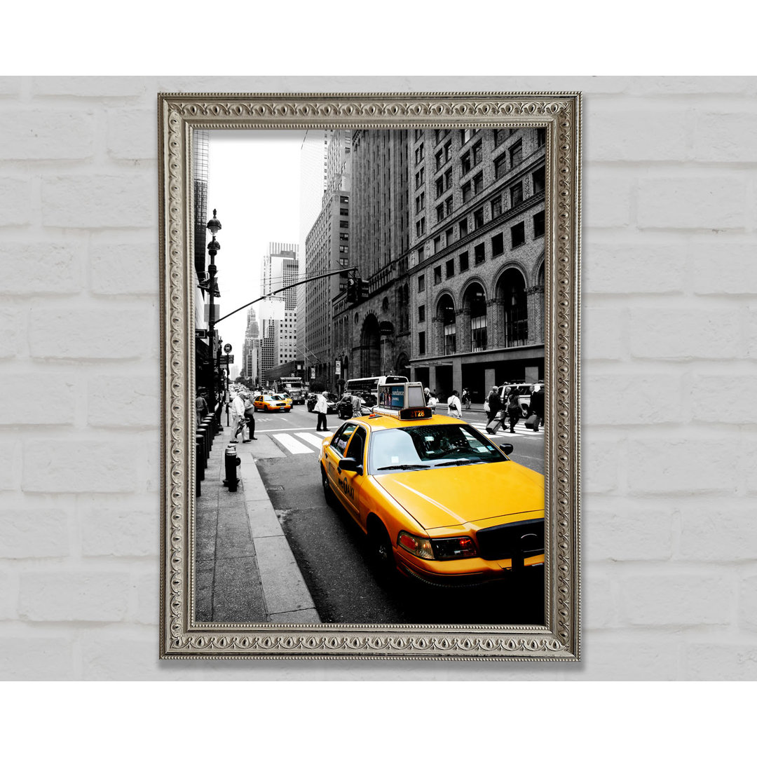 Gerahmtes Poster New York City Gelbes Taxi auf B N W