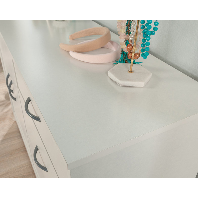 Commode Beginnings, Blanc