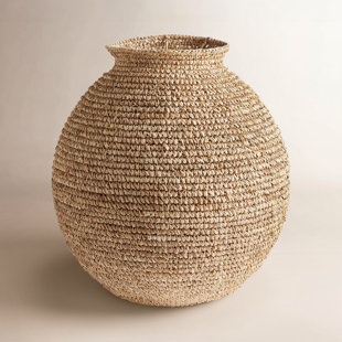 Karlo Vase