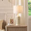 Lampe de table en résine sculptée de style ferme, 23,5 po, avec abat-jour cylindrique