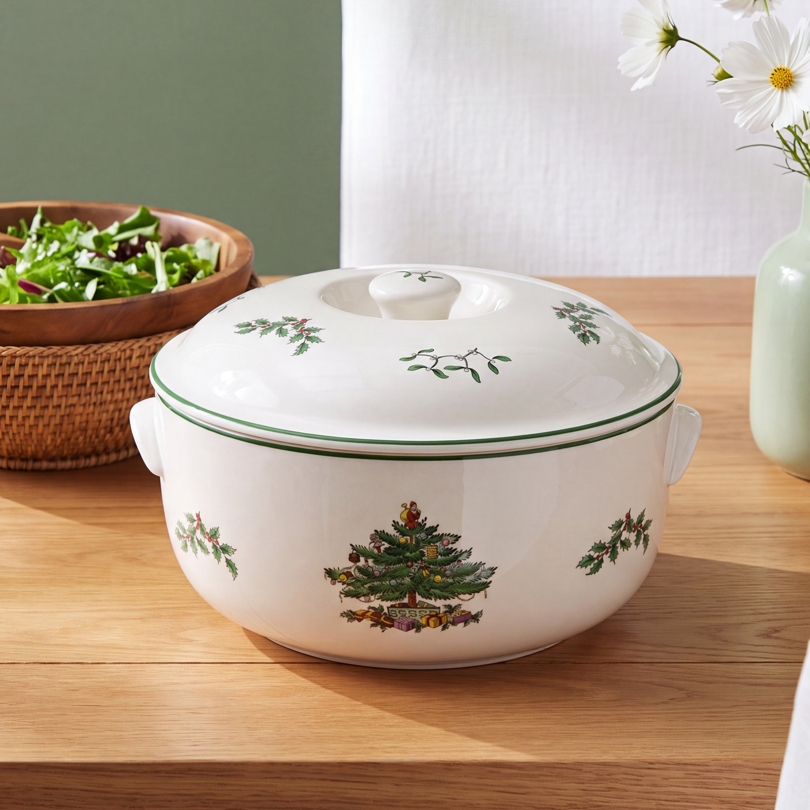 Spode Christmas Tree Round Covered Casserole