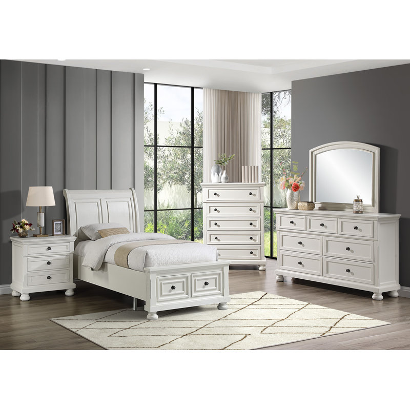 Kynsleigh 29.25'' Tall 3 - Drawer Nightstand, Gray