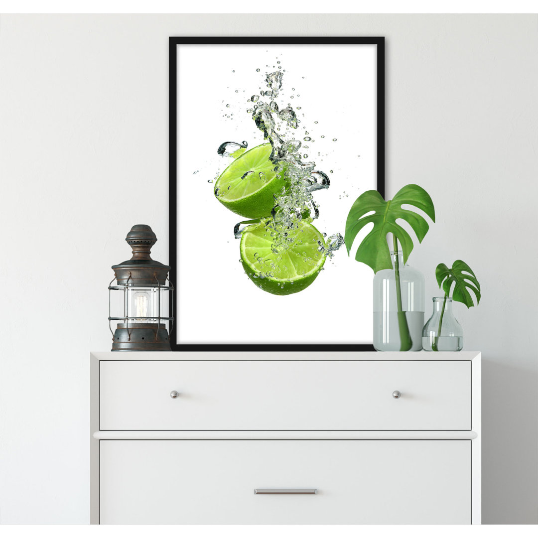 Gerahmter Grafikdruck "Lime Falling in Water"