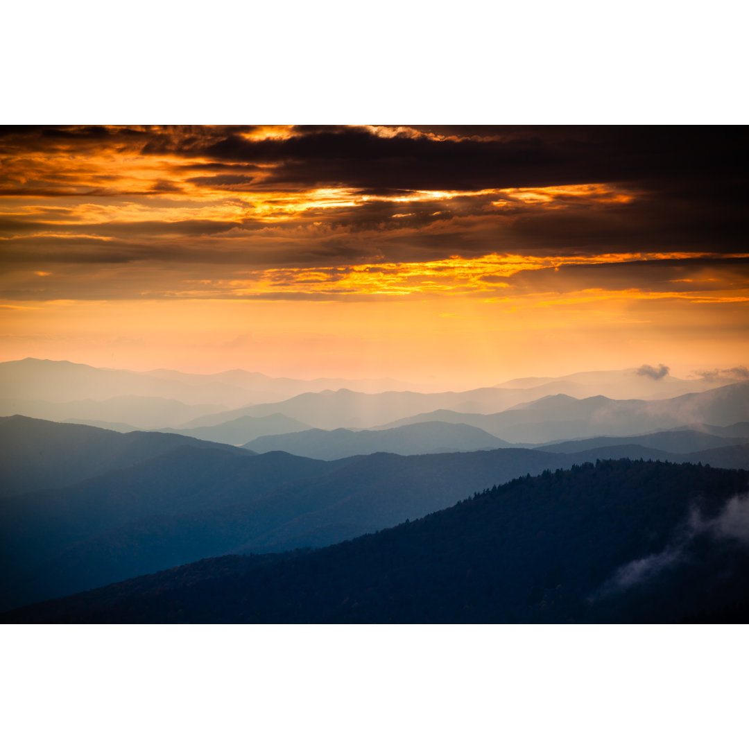 Sonnenstrahlen über den Bergen von KenCanning - Drucken