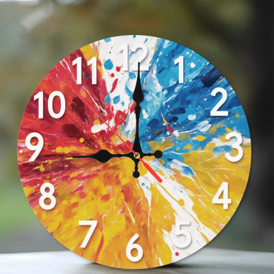 Horloge avec éclaboussures de peinture
