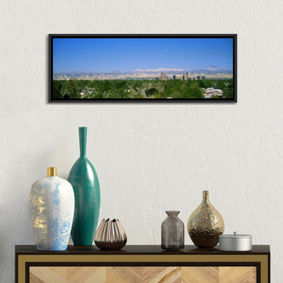 «Buildings in a City with a Mountain Range Denver, Colorado», reproduction de photo sur toile