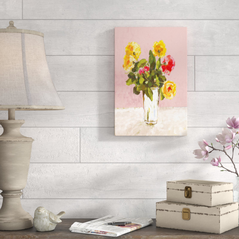 Bouquet jaune sur fond rose - reproduction sur toile tendue, H 18 po x l 12 po