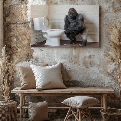 Humoristique gorille dans une salle de bain rétro avec éclaboussure de toilette, impression murale sur toile pour le salon, la chambre à coucher, le bureau, le couloir, le vestibule, le mur de la galerie et la décoration intérieure moderne