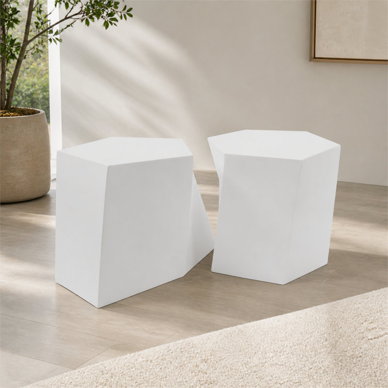 Ensemble de tables basses de style moderne en MGO (oxyde de magnésium); présente un design minimaliste convenant aux salons et autres espaces domestiques.