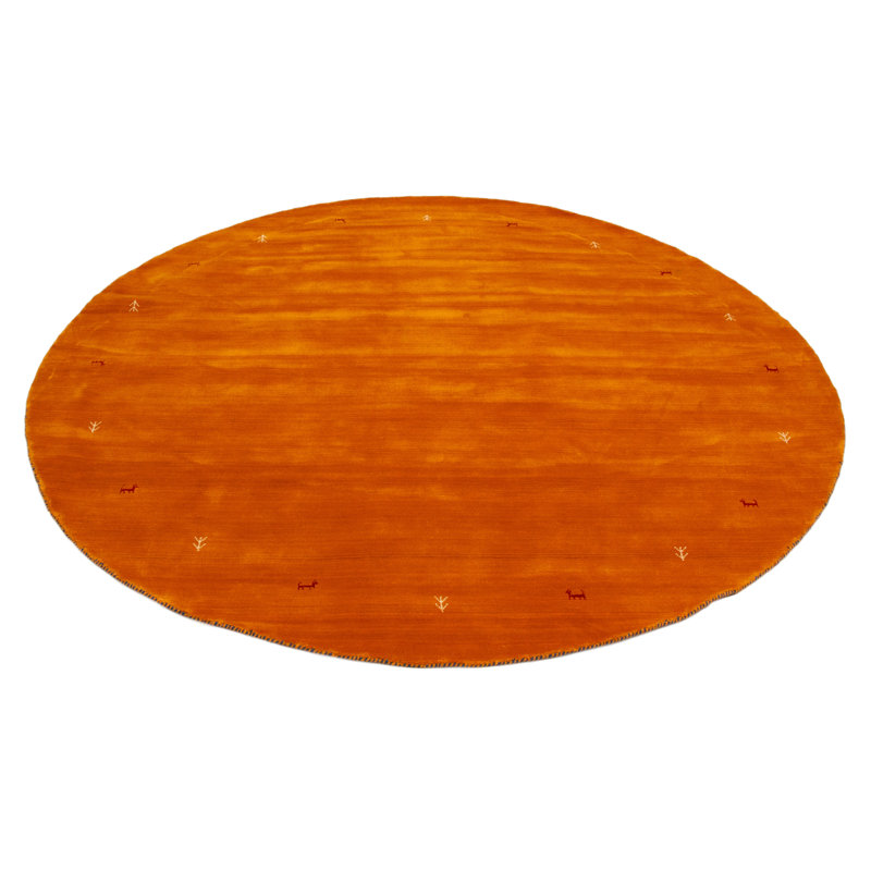 Les tapis Gabbeh sont fabriqués à la main avec des poils très hauts et des motifs très simples et stylisés.