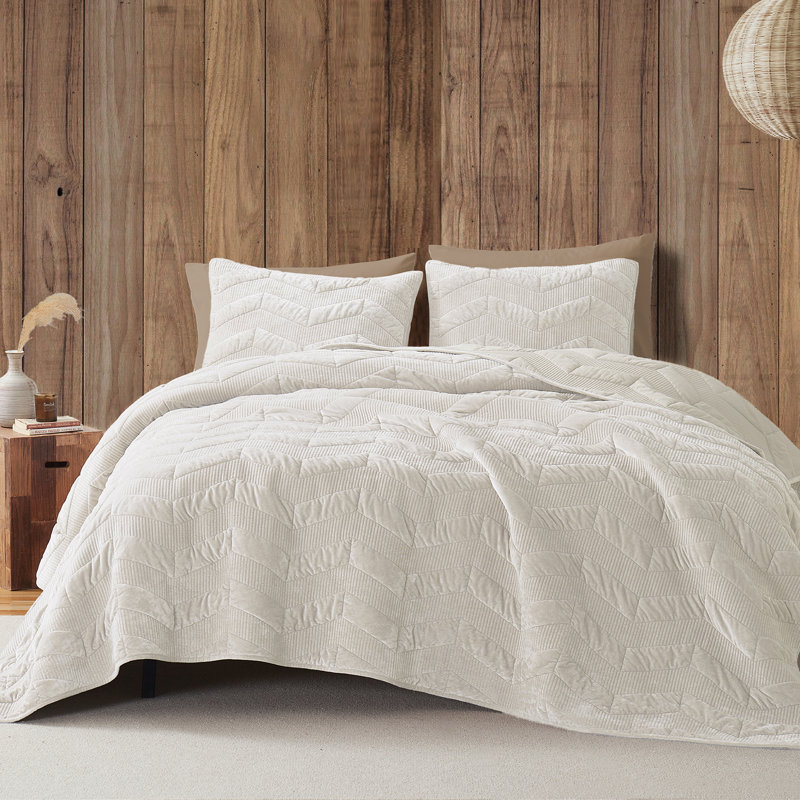 Wonderful Velvet Quilt Set 3-Piece Bedding Set For All Season, Ivory, King Quilt + 2 King Shams