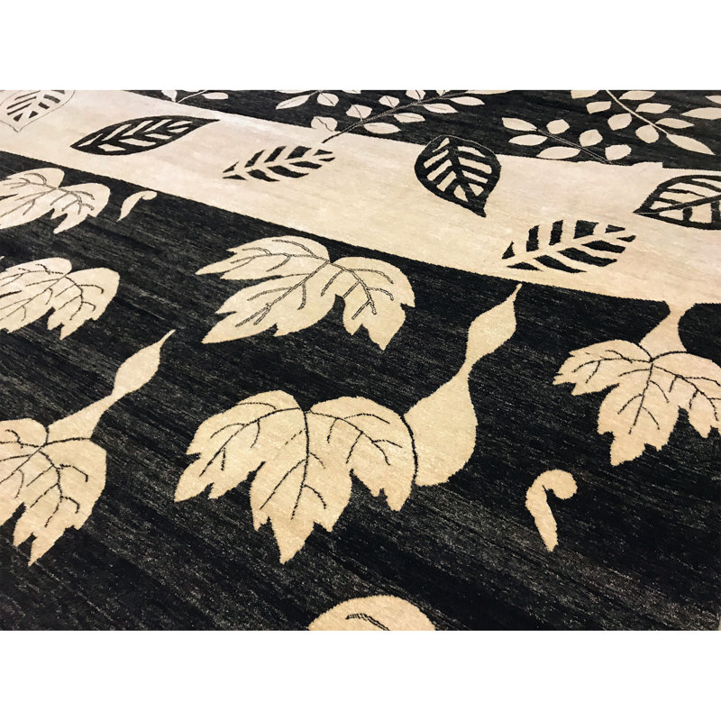 Tapis noir et ivoire noué à la main de haute qualité