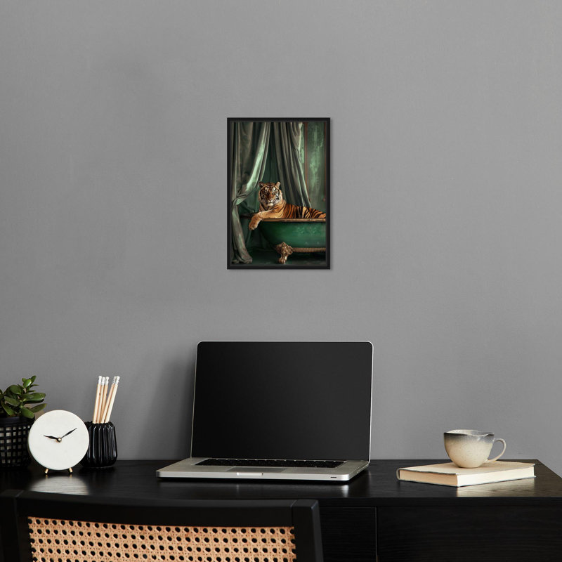 «Elegant Tiger Bath Canvas» par Notoriart, Cadre noir, H 31 po x l 21 po