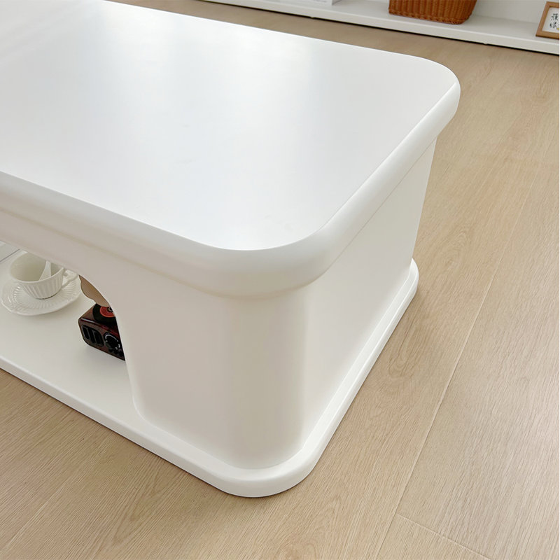Table basse ouverte pour un rangement efficace