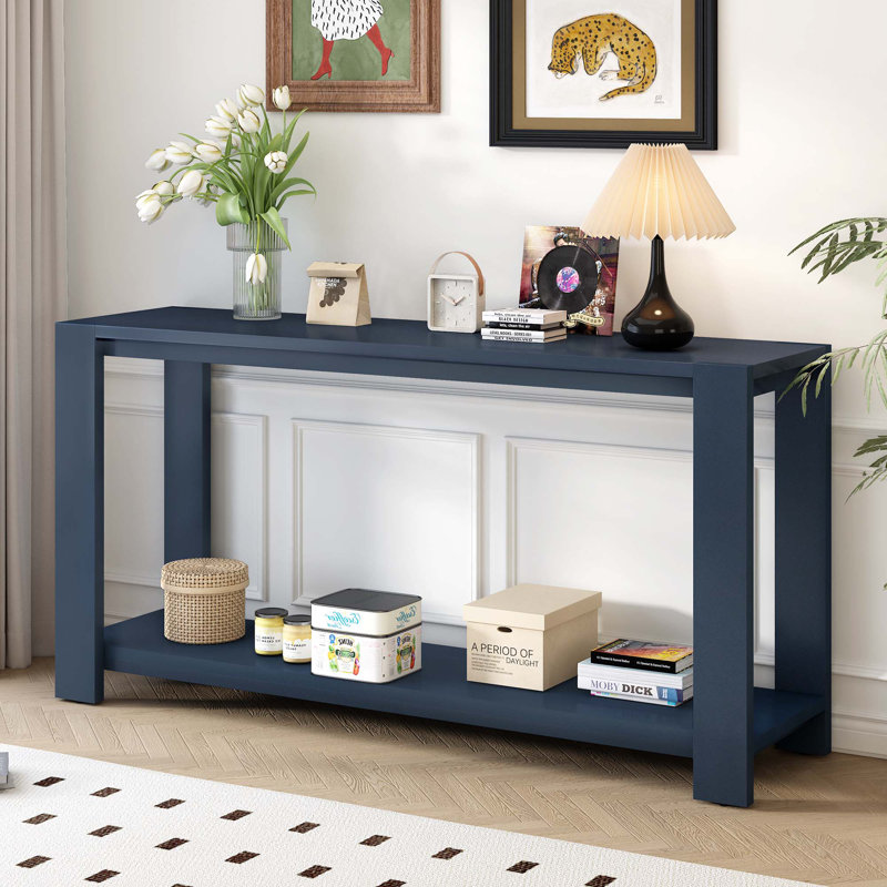Caractéristiques distinctives d'une console minimaliste avec tablette inférieure et 4 pieds