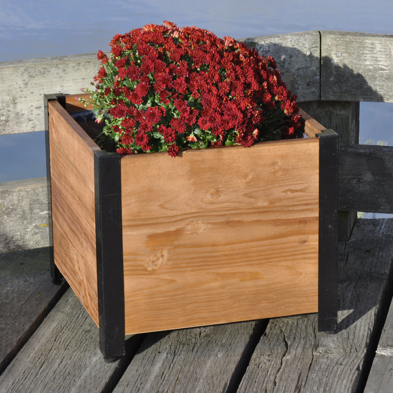 Pot de fleurs en bois 