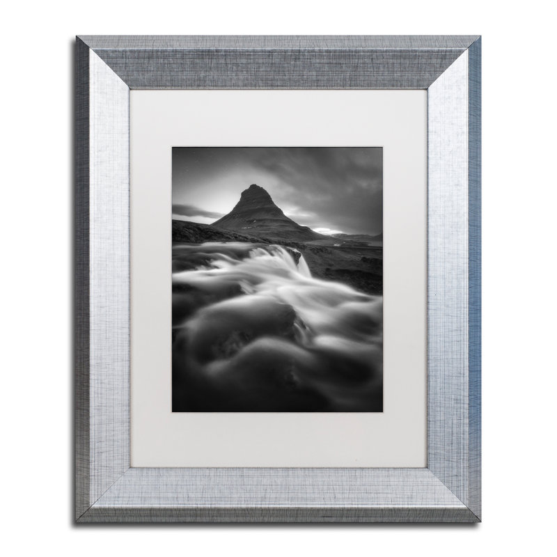 «Kirkjufell» par Hockman, impression encadrée, H 14 po x l 11 po x P 0,5 po, Blanc, Cadre argenté
