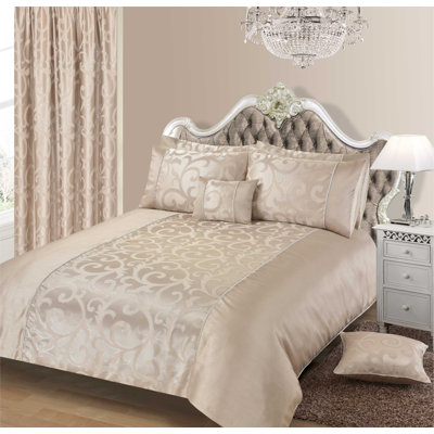 Andreia Polyester Floral Duvet Cover Set with Pillowcases Included