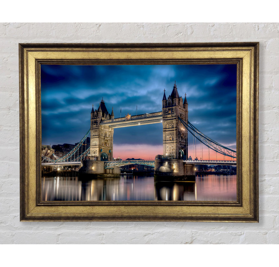 London Tower Bridge in der Abenddämmerung - Einzelne Bilderrahmen Kunstdrucke