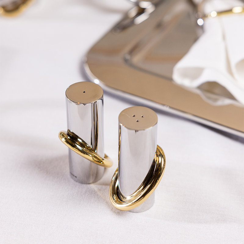 Ring Salt And Pepper Shaker Set