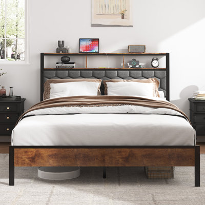 Tête de lit pour grand lit, cadre de lit plateforme en bois, chevet avec emballage souple et 2 tablettes, pas de bruit, pas besoin de matelas à ressorts et d'outils d'assemblage simples, grand espace de rangement sous le lit, front