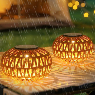 Ensemble de 2 lanternes solaires d'extérieur, lampe de table d'extérieur imperméable en rotin, lanterne décorative pour porche, patio, allée, brun